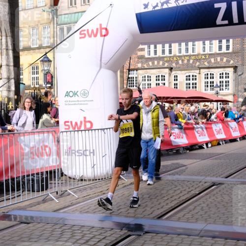 13.09.2026 - 21. swb-Marathon Bremen Tim E. http://msf.ph/oto/10298805 13.09.2026 10:37:30 Ziel 10502, 10961, 11654, 13568 meine-sportfotos.de