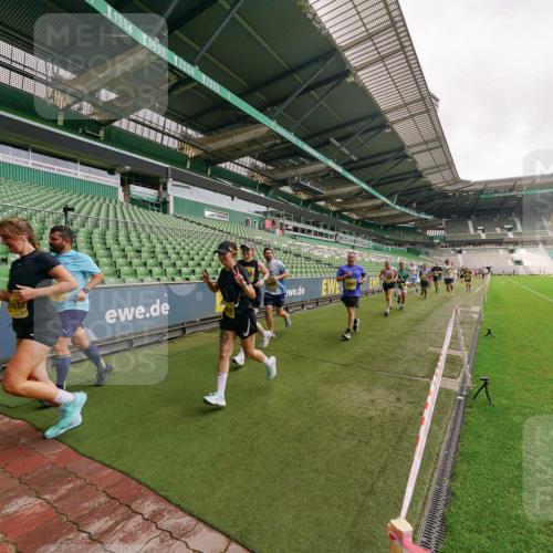 13.09.2026 - 21. swb-Marathon Bremen Michael Burmester http://msf.ph/oto/10298808 13.09.2026 10:34:32 Laufen im Stadion 10018, 10078, 10093, 10144, 10147, 10157, 10177, 10184, 10185, 10211, 10236, 10240, 10254, 10297, 10355, 10356, 10367, 10368, 10369, 10374, 10408, 10415, 10423, 10427, 10428, 10460, 10485, 10528, 10530, 10559, 10578, 10604, 10639, 10668, 10669, 10673, 10677, 10687, 10691, 10699, 10700, 10715, 10745, 10749, 10750, 10772, 10787, 10788, 10828, 10857, 10914, 10928, 11126, 11162, 11343, 11803, 11965, 10146, 10222 meine-sportfotos.de