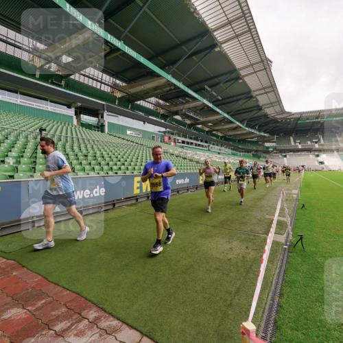 13.09.2026 - 21. swb-Marathon Bremen Michael Burmester http://msf.ph/oto/10298814 13.09.2026 10:34:34 Laufen im Stadion 10018, 10078, 10093, 10144, 10147, 10157, 10177, 10184, 10185, 10211, 10236, 10240, 10254, 10297, 10355, 10356, 10367, 10368, 10369, 10377, 10408, 10415, 10423, 10427, 10428, 10460, 10485, 10528, 10530, 10559, 10578, 10604, 10639, 10668, 10669, 10673, 10677, 10687, 10691, 10699, 10700, 10715, 10745, 10749, 10750, 10772, 10787, 10788, 10828, 10857, 10914, 10928, 11126, 11162, 11343, 11803, 11965, 10146, 10222 meine-sportfotos.de