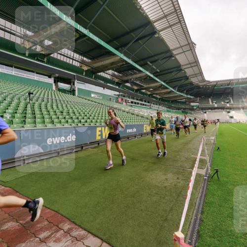 13.09.2026 - 21. swb-Marathon Bremen Michael Burmester http://msf.ph/oto/10298816 13.09.2026 10:34:35 Laufen im Stadion 10018, 10078, 10093, 10144, 10147, 10157, 10177, 10184, 10185, 10211, 10236, 10240, 10245, 10254, 10297, 10355, 10356, 10367, 10368, 10369, 10377, 10408, 10415, 10423, 10427, 10428, 10460, 10485, 10528, 10530, 10559, 10578, 10604, 10639, 10668, 10669, 10673, 10677, 10687, 10691, 10699, 10700, 10715, 10745, 10749, 10750, 10772, 10787, 10788, 10828, 10857, 10914, 10928, 11126, 11162, 11343, 11803, 11965, 10146, 10222 meine-sportfotos.de
