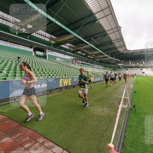 13.09.2026 - 21. swb-Marathon Bremen Michael Burmester http://msf.ph/oto/10298818 13.09.2026 10:34:35 Laufen im Stadion 10018, 10078, 10093, 10144, 10147, 10157, 10177, 10184, 10185, 10211, 10236, 10240, 10245, 10254, 10297, 10355, 10356, 10367, 10368, 10369, 10377, 10408, 10415, 10423, 10427, 10428, 10460, 10485, 10528, 10530, 10559, 10578, 10604, 10639, 10668, 10669, 10673, 10677, 10687, 10691, 10699, 10700, 10715, 10745, 10749, 10750, 10772, 10787, 10788, 10828, 10857, 10914, 10928, 11126, 11162, 11343, 11803, 11965, 10146, 10222 meine-sportfotos.de