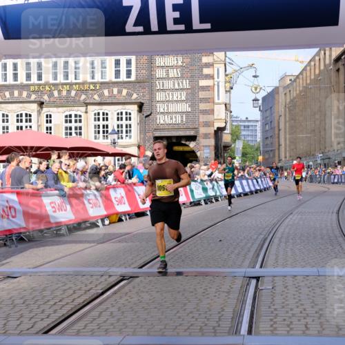 13.09.2026 - 21. swb-Marathon Bremen Tim E. http://msf.ph/oto/10298838 13.09.2026 10:37:37 Ziel 10502, 10961, 11619, 11854, 13608 meine-sportfotos.de