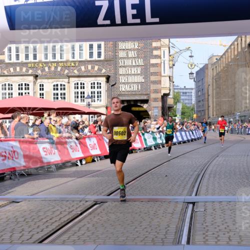13.09.2026 - 21. swb-Marathon Bremen Tim E. http://msf.ph/oto/10298843 13.09.2026 10:37:37 Ziel 10502, 10961, 11619, 11854, 13608 meine-sportfotos.de