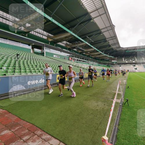 13.09.2026 - 21. swb-Marathon Bremen Michael Burmester http://msf.ph/oto/10298846 13.09.2026 10:34:45 Laufen im Stadion 10018, 10093, 10144, 10147, 10157, 10173, 10175, 10177, 10181, 10185, 10236, 10240, 10245, 10254, 10297, 10309, 10355, 10356, 10367, 10368, 10369, 10377, 10415, 10423, 10427, 10428, 10460, 10485, 10492, 10528, 10530, 10559, 10578, 10604, 10636, 10639, 10668, 10669, 10673, 10677, 10687, 10691, 10699, 10700, 10715, 10750, 10772, 10787, 10788, 10828, 10857, 10914, 10928, 11126, 11162, 11343, 11803, 11965, 10146, 10222 meine-sportfotos.de