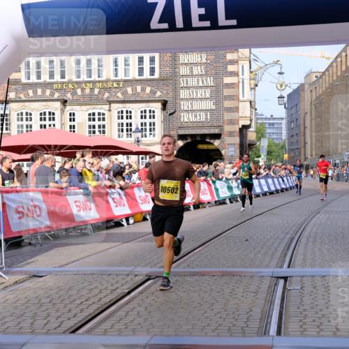 13.09.2026 - 21. swb-Marathon Bremen Tim E. http://msf.ph/oto/10298849 13.09.2026 10:37:37 Ziel 10502, 10961, 11619, 11854, 13608 meine-sportfotos.de