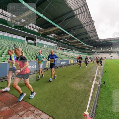 13.09.2026 - 21. swb-Marathon Bremen Michael Burmester http://msf.ph/oto/10298857 13.09.2026 10:34:49 Laufen im Stadion 10018, 10093, 10144, 10147, 10157, 10173, 10175, 10177, 10181, 10185, 10236, 10240, 10245, 10254, 10297, 10309, 10355, 10356, 10367, 10368, 10369, 10377, 10415, 10423, 10427, 10428, 10460, 10485, 10492, 10528, 10559, 10578, 10604, 10636, 10639, 10668, 10669, 10673, 10677, 10687, 10691, 10699, 10700, 10715, 10772, 10787, 10788, 10828, 10857, 10914, 10928, 11126, 11162, 11343, 11803, 11965, 10146, 10222 meine-sportfotos.de