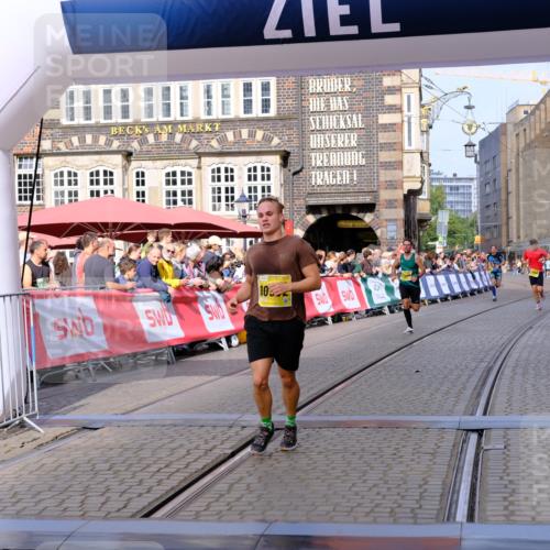 13.09.2026 - 21. swb-Marathon Bremen Tim E. http://msf.ph/oto/10298858 13.09.2026 10:37:37 Ziel 10502, 10961, 11619, 11854, 13608 meine-sportfotos.de