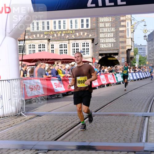 13.09.2026 - 21. swb-Marathon Bremen Tim E. http://msf.ph/oto/10298864 13.09.2026 10:37:37 Ziel 10502, 10961, 11619, 11854, 13608 meine-sportfotos.de