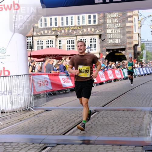 13.09.2026 - 21. swb-Marathon Bremen Tim E. http://msf.ph/oto/10298870 13.09.2026 10:37:38 Ziel 10502, 10961, 11619, 11854, 13608 meine-sportfotos.de