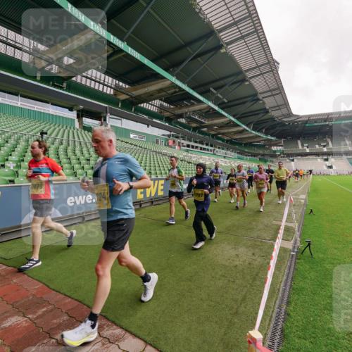 13.09.2026 - 21. swb-Marathon Bremen Michael Burmester http://msf.ph/oto/10298874 13.09.2026 10:34:53 Laufen im Stadion 10018, 10093, 10144, 10147, 10157, 10173, 10175, 10177, 10181, 10185, 10236, 10240, 10245, 10254, 10297, 10309, 10355, 10356, 10367, 10368, 10369, 10377, 10415, 10423, 10427, 10428, 10460, 10485, 10492, 10528, 10559, 10578, 10604, 10636, 10639, 10668, 10669, 10677, 10687, 10691, 10699, 10700, 10715, 10772, 10787, 10788, 10828, 10857, 10914, 10928, 11126, 11162, 11343, 11803, 11965, 10146, 10222 meine-sportfotos.de