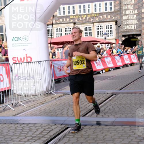 13.09.2026 - 21. swb-Marathon Bremen Tim E. http://msf.ph/oto/10298884 13.09.2026 10:37:38 Ziel 10502, 10961, 11619, 11854, 13608 meine-sportfotos.de