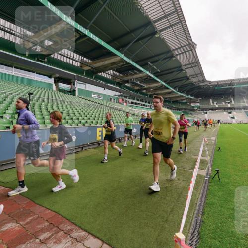 13.09.2026 - 21. swb-Marathon Bremen Michael Burmester http://msf.ph/oto/10298887 13.09.2026 10:34:56 Laufen im Stadion 10018, 10093, 10144, 10147, 10157, 10173, 10175, 10177, 10181, 10182, 10185, 10236, 10240, 10245, 10254, 10297, 10309, 10355, 10356, 10367, 10368, 10369, 10377, 10415, 10423, 10427, 10428, 10460, 10477, 10485, 10492, 10528, 10559, 10578, 10604, 10617, 10636, 10639, 10668, 10669, 10677, 10687, 10691, 10699, 10700, 10715, 10772, 10787, 10788, 10828, 10857, 10914, 10928, 11126, 11162, 11343, 11803, 11965, 10146, 10222 meine-sportfotos.de