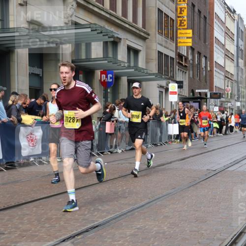 13.09.2026 - 21. swb-Marathon Bremen Strokosch-Dieckow http://msf.ph/oto/10298892 13.09.2026 10:46:25 Ziel 10445, 10504, 10590, 10897, 11110, 11155, 11661, 12035, 12364, 12375, 13511, 10228, 10447, 10992, 11287, 11356, 11706, 11925, 11926, 13609, 13640 meine-sportfotos.de