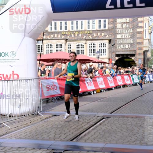 13.09.2026 - 21. swb-Marathon Bremen Tim E. http://msf.ph/oto/10298905 13.09.2026 10:37:41 Ziel 10502, 10961, 11619, 11854, 13608 meine-sportfotos.de