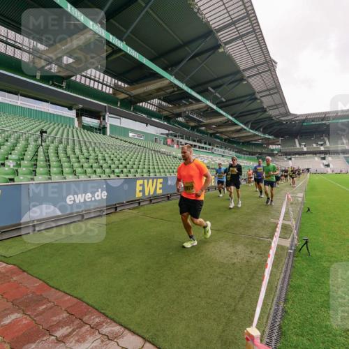 13.09.2026 - 21. swb-Marathon Bremen Michael Burmester http://msf.ph/oto/10298916 13.09.2026 10:35:06 Laufen im Stadion 10018, 10093, 10144, 10147, 10152, 10157, 10173, 10175, 10177, 10181, 10182, 10185, 10195, 10240, 10245, 10254, 10297, 10309, 10355, 10356, 10357, 10367, 10368, 10369, 10377, 10409, 10415, 10427, 10428, 10460, 10477, 10485, 10492, 10528, 10559, 10604, 10617, 10636, 10639, 10668, 10669, 10677, 10691, 10699, 10700, 10715, 10772, 10787, 10828, 10857, 10914, 10928, 11126, 11162, 11343, 11803, 11965, 10146, 10222 meine-sportfotos.de