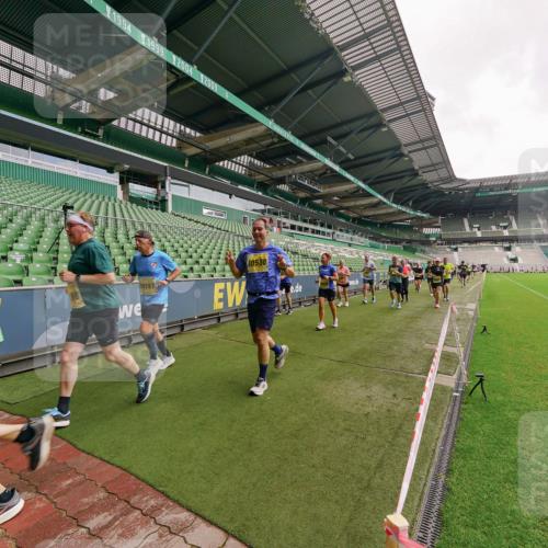 13.09.2026 - 21. swb-Marathon Bremen Michael Burmester http://msf.ph/oto/10298929 13.09.2026 10:35:09 Laufen im Stadion 10093, 10144, 10147, 10152, 10157, 10173, 10175, 10177, 10181, 10182, 10185, 10195, 10240, 10245, 10254, 10309, 10355, 10356, 10357, 10367, 10368, 10369, 10377, 10409, 10415, 10427, 10460, 10473, 10477, 10485, 10492, 10528, 10559, 10604, 10617, 10636, 10639, 10668, 10669, 10677, 10691, 10699, 10700, 10715, 10772, 10787, 10828, 10857, 10914, 10928, 11126, 11162, 11343, 11803, 11965, 10146, 10222 meine-sportfotos.de