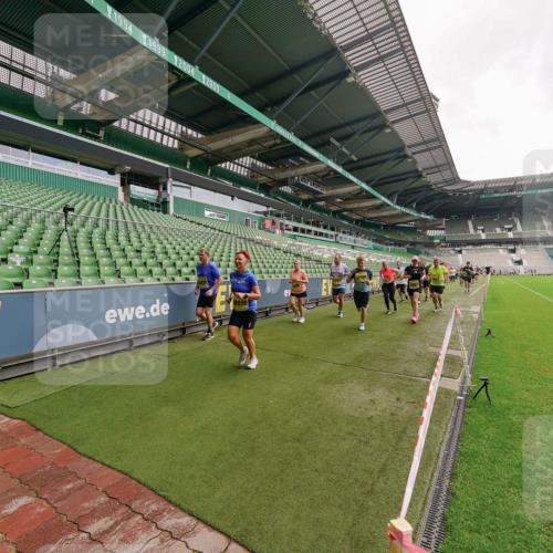 13.09.2026 - 21. swb-Marathon Bremen Michael Burmester http://msf.ph/oto/10298933 13.09.2026 10:35:10 Laufen im Stadion 10093, 10144, 10147, 10152, 10157, 10173, 10175, 10177, 10181, 10182, 10185, 10195, 10240, 10245, 10254, 10306, 10309, 10355, 10356, 10357, 10367, 10368, 10369, 10377, 10409, 10415, 10427, 10460, 10473, 10477, 10485, 10492, 10528, 10559, 10604, 10617, 10636, 10639, 10668, 10669, 10671, 10672, 10677, 10691, 10699, 10700, 10715, 10772, 10787, 10828, 10857, 10914, 10928, 11126, 11162, 11343, 11803, 11965, 10146, 10222 meine-sportfotos.de