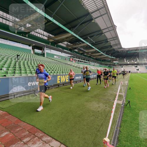 13.09.2026 - 21. swb-Marathon Bremen Michael Burmester http://msf.ph/oto/10298935 13.09.2026 10:35:11 Laufen im Stadion 10093, 10144, 10147, 10152, 10157, 10173, 10175, 10177, 10181, 10182, 10185, 10195, 10240, 10245, 10254, 10306, 10309, 10355, 10356, 10357, 10367, 10368, 10369, 10377, 10409, 10415, 10427, 10460, 10473, 10477, 10485, 10492, 10528, 10559, 10604, 10617, 10636, 10639, 10668, 10669, 10671, 10672, 10677, 10691, 10699, 10700, 10715, 10772, 10828, 10857, 10914, 10928, 11126, 11162, 11343, 11803, 11965, 10146, 10222 meine-sportfotos.de