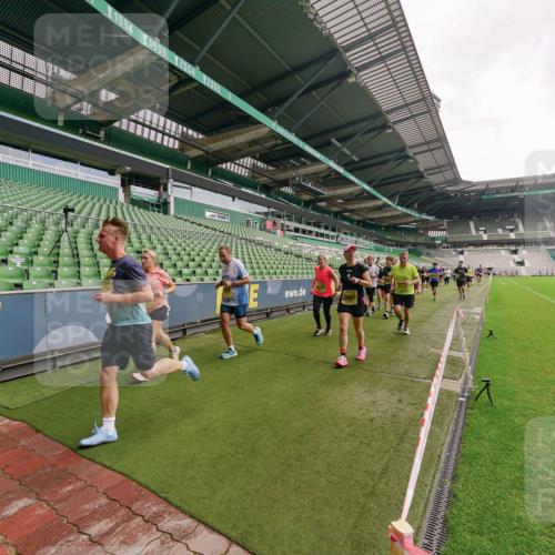 13.09.2026 - 21. swb-Marathon Bremen Michael Burmester http://msf.ph/oto/10298940 13.09.2026 10:35:12 Laufen im Stadion 10093, 10144, 10147, 10152, 10157, 10173, 10175, 10177, 10181, 10182, 10185, 10195, 10240, 10245, 10254, 10306, 10309, 10355, 10356, 10357, 10367, 10368, 10369, 10377, 10409, 10415, 10427, 10460, 10473, 10477, 10485, 10492, 10528, 10559, 10604, 10617, 10636, 10639, 10668, 10669, 10671, 10672, 10677, 10691, 10699, 10700, 10715, 10772, 10828, 10857, 10914, 10928, 11126, 11162, 11343, 11803, 11965, 10146, 10222 meine-sportfotos.de