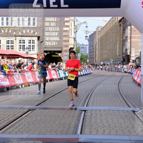 13.09.2026 - 21. swb-Marathon Bremen Tim E. http://msf.ph/oto/10298946 13.09.2026 10:37:43 Ziel 10502, 11619, 11854, 13608 meine-sportfotos.de