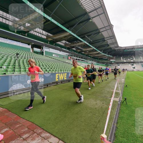 13.09.2026 - 21. swb-Marathon Bremen Michael Burmester http://msf.ph/oto/10298950 13.09.2026 10:35:14 Laufen im Stadion 10093, 10144, 10147, 10152, 10157, 10173, 10175, 10177, 10181, 10182, 10185, 10195, 10240, 10245, 10254, 10306, 10309, 10355, 10356, 10357, 10367, 10368, 10369, 10377, 10409, 10415, 10427, 10460, 10473, 10477, 10485, 10492, 10528, 10559, 10604, 10617, 10636, 10639, 10668, 10669, 10671, 10672, 10677, 10699, 10700, 10715, 10772, 10828, 10857, 10914, 10928, 11126, 11162, 11343, 11803, 11965, 10146, 10222 meine-sportfotos.de