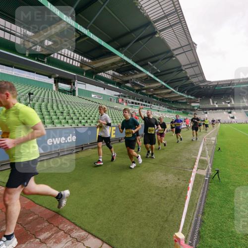 13.09.2026 - 21. swb-Marathon Bremen Michael Burmester http://msf.ph/oto/10298955 13.09.2026 10:35:15 Laufen im Stadion 10093, 10144, 10147, 10152, 10157, 10173, 10175, 10177, 10181, 10182, 10185, 10195, 10240, 10245, 10254, 10306, 10309, 10355, 10356, 10357, 10367, 10368, 10369, 10377, 10409, 10415, 10427, 10460, 10473, 10477, 10485, 10492, 10528, 10559, 10604, 10617, 10636, 10639, 10668, 10669, 10671, 10672, 10677, 10699, 10700, 10715, 10828, 10857, 10914, 10928, 11126, 11162, 11343, 11803, 11965, 10146, 10222 meine-sportfotos.de
