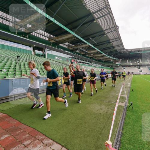 13.09.2026 - 21. swb-Marathon Bremen Michael Burmester http://msf.ph/oto/10298958 13.09.2026 10:35:16 Laufen im Stadion 10093, 10144, 10147, 10152, 10157, 10173, 10175, 10177, 10181, 10182, 10185, 10195, 10240, 10245, 10254, 10263, 10306, 10309, 10355, 10356, 10357, 10367, 10368, 10369, 10377, 10409, 10415, 10427, 10460, 10473, 10477, 10481, 10485, 10492, 10528, 10559, 10604, 10617, 10636, 10639, 10668, 10669, 10671, 10672, 10677, 10699, 10700, 10715, 10828, 10857, 10914, 10928, 11126, 11162, 11343, 11803, 11965, 10146, 10222 meine-sportfotos.de