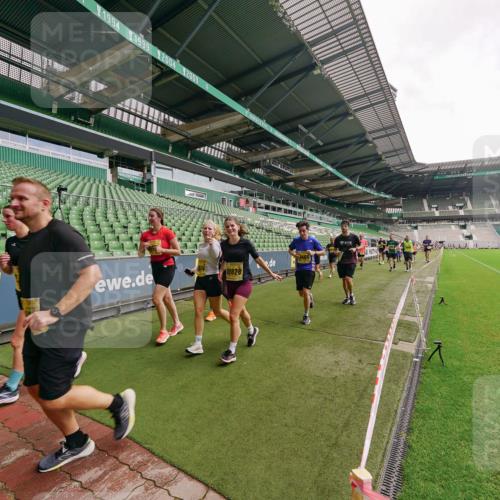 13.09.2026 - 21. swb-Marathon Bremen Michael Burmester http://msf.ph/oto/10298964 13.09.2026 10:35:17 Laufen im Stadion 10093, 10144, 10147, 10152, 10157, 10173, 10175, 10177, 10181, 10182, 10185, 10195, 10240, 10245, 10254, 10263, 10306, 10309, 10355, 10356, 10357, 10367, 10368, 10369, 10377, 10409, 10415, 10427, 10460, 10473, 10477, 10481, 10485, 10492, 10528, 10559, 10604, 10617, 10636, 10639, 10668, 10669, 10671, 10672, 10677, 10699, 10700, 10715, 10828, 10857, 10914, 10928, 11126, 11162, 11343, 11803, 11965, 10146, 10222 meine-sportfotos.de