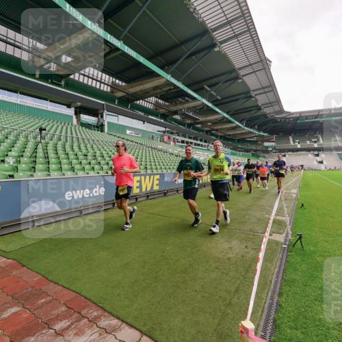 13.09.2026 - 21. swb-Marathon Bremen Michael Burmester http://msf.ph/oto/10298982 13.09.2026 10:35:22 Laufen im Stadion 10093, 10144, 10147, 10152, 10157, 10173, 10175, 10177, 10181, 10182, 10185, 10187, 10195, 10240, 10245, 10254, 10263, 10306, 10309, 10356, 10357, 10367, 10368, 10369, 10377, 10409, 10415, 10427, 10439, 10460, 10473, 10477, 10481, 10485, 10492, 10528, 10559, 10604, 10617, 10636, 10639, 10668, 10669, 10671, 10672, 10677, 10699, 10700, 10715, 10828, 10857, 10914, 10928, 11126, 11162, 11343, 11803, 11965, 10146, 10222 meine-sportfotos.de