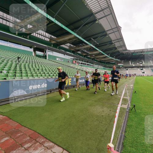 13.09.2026 - 21. swb-Marathon Bremen Michael Burmester http://msf.ph/oto/10298990 13.09.2026 10:35:24 Laufen im Stadion 10093, 10144, 10147, 10152, 10157, 10173, 10175, 10177, 10181, 10182, 10185, 10187, 10195, 10240, 10245, 10254, 10263, 10272, 10275, 10306, 10309, 10356, 10357, 10367, 10368, 10369, 10377, 10409, 10415, 10427, 10439, 10460, 10473, 10477, 10481, 10485, 10492, 10528, 10559, 10560, 10617, 10636, 10639, 10668, 10669, 10671, 10672, 10677, 10700, 10715, 10828, 10857, 10914, 10928, 11126, 11162, 11343, 11803, 11965, 10146, 10222 meine-sportfotos.de