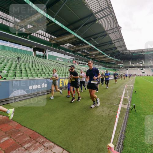 13.09.2026 - 21. swb-Marathon Bremen Michael Burmester http://msf.ph/oto/10298994 13.09.2026 10:35:25 Laufen im Stadion 10093, 10144, 10147, 10152, 10157, 10173, 10175, 10177, 10181, 10182, 10185, 10187, 10195, 10240, 10245, 10254, 10263, 10272, 10275, 10291, 10306, 10309, 10356, 10357, 10367, 10368, 10369, 10377, 10409, 10415, 10427, 10439, 10460, 10473, 10477, 10481, 10485, 10492, 10528, 10559, 10560, 10617, 10636, 10639, 10669, 10671, 10672, 10677, 10700, 10715, 10828, 10857, 10914, 10928, 11126, 11162, 11343, 11803, 11965, 10146, 10222 meine-sportfotos.de