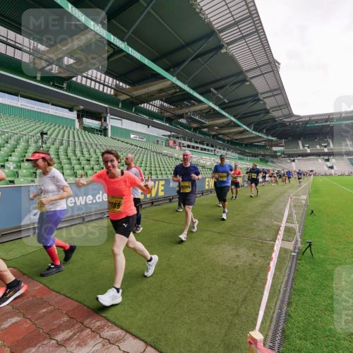 13.09.2026 - 21. swb-Marathon Bremen Michael Burmester http://msf.ph/oto/10298999 13.09.2026 10:35:26 Laufen im Stadion 10093, 10144, 10147, 10152, 10157, 10173, 10175, 10177, 10181, 10182, 10185, 10187, 10195, 10240, 10245, 10254, 10263, 10272, 10275, 10291, 10306, 10309, 10356, 10357, 10367, 10368, 10369, 10377, 10409, 10415, 10427, 10439, 10460, 10473, 10477, 10481, 10485, 10492, 10528, 10559, 10560, 10617, 10636, 10639, 10669, 10671, 10672, 10677, 10700, 10715, 10828, 10857, 10914, 10928, 11126, 11162, 11343, 11803, 11965, 10146, 10222 meine-sportfotos.de