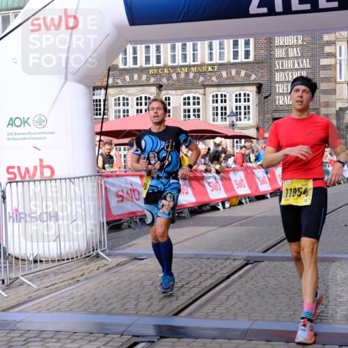 13.09.2026 - 21. swb-Marathon Bremen Tim E. http://msf.ph/oto/10299000 13.09.2026 10:37:45 Ziel 10502, 11619, 11854, 13608 meine-sportfotos.de