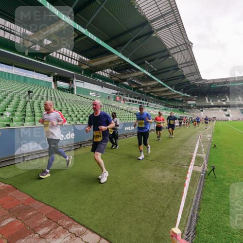 13.09.2026 - 21. swb-Marathon Bremen Michael Burmester http://msf.ph/oto/10299002 13.09.2026 10:35:27 Laufen im Stadion 10093, 10144, 10147, 10152, 10157, 10173, 10175, 10177, 10181, 10182, 10185, 10187, 10195, 10240, 10245, 10254, 10263, 10272, 10275, 10291, 10306, 10309, 10356, 10357, 10367, 10368, 10369, 10377, 10409, 10415, 10420, 10427, 10439, 10460, 10473, 10477, 10481, 10485, 10492, 10528, 10559, 10560, 10617, 10636, 10639, 10669, 10671, 10672, 10677, 10700, 10715, 10828, 10857, 10914, 10928, 11126, 11162, 11343, 11803, 11965, 10146, 10222 meine-sportfotos.de