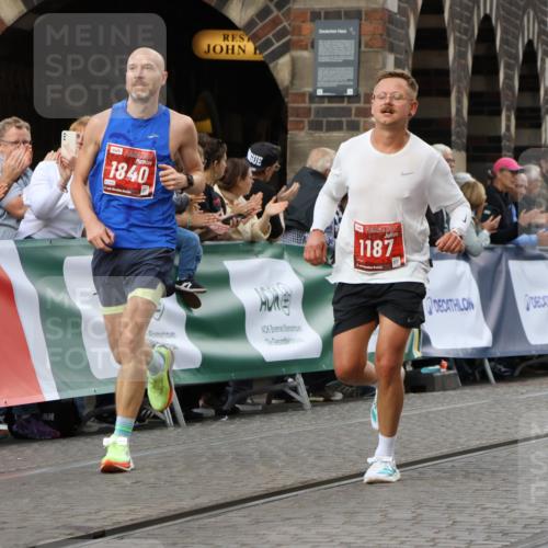 13.09.2026 - 21. swb-Marathon Bremen Strokosch-Dieckow http://msf.ph/oto/10299004 13.09.2026 12:45:26 Ziel 322, 814, 1187, 1544, 1840, 8285, 2032 meine-sportfotos.de