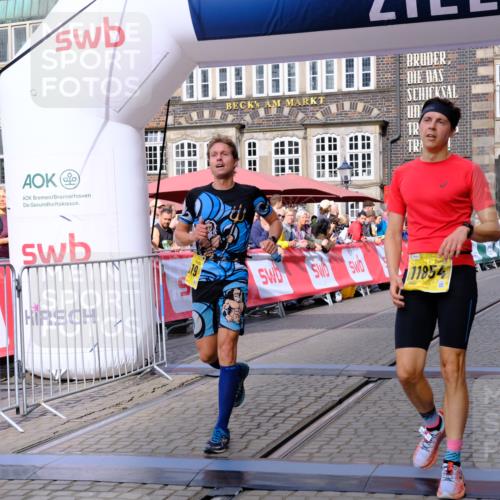 13.09.2026 - 21. swb-Marathon Bremen Tim E. http://msf.ph/oto/10299006 13.09.2026 10:37:45 Ziel 10502, 11619, 11854, 13608 meine-sportfotos.de