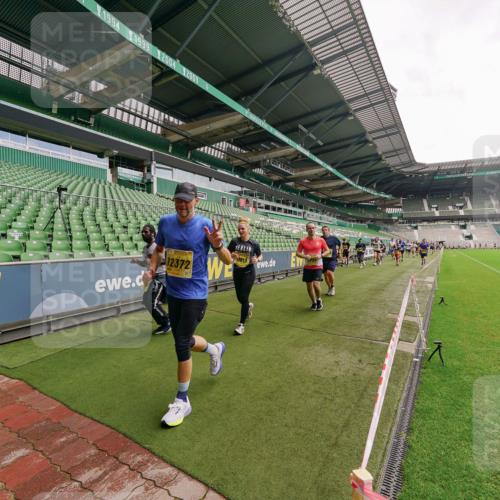 13.09.2026 - 21. swb-Marathon Bremen Michael Burmester http://msf.ph/oto/10299009 13.09.2026 10:35:28 Laufen im Stadion 10093, 10144, 10147, 10152, 10157, 10173, 10175, 10177, 10181, 10182, 10185, 10187, 10195, 10240, 10245, 10254, 10263, 10272, 10275, 10291, 10306, 10309, 10356, 10357, 10367, 10368, 10369, 10377, 10409, 10415, 10420, 10427, 10439, 10460, 10473, 10477, 10481, 10485, 10492, 10528, 10559, 10560, 10617, 10636, 10639, 10669, 10671, 10672, 10677, 10700, 10715, 10828, 10857, 10914, 10928, 11126, 11162, 11343, 11803, 11965, 10146, 10222 meine-sportfotos.de