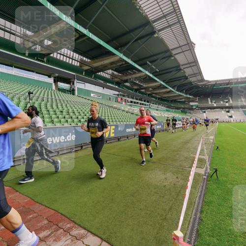13.09.2026 - 21. swb-Marathon Bremen Michael Burmester http://msf.ph/oto/10299011 13.09.2026 10:35:28 Laufen im Stadion 10093, 10144, 10147, 10152, 10157, 10173, 10175, 10177, 10181, 10182, 10185, 10187, 10195, 10240, 10245, 10254, 10263, 10272, 10275, 10291, 10306, 10309, 10356, 10357, 10367, 10368, 10369, 10377, 10409, 10415, 10420, 10427, 10439, 10460, 10473, 10477, 10481, 10485, 10492, 10528, 10559, 10560, 10617, 10636, 10639, 10669, 10671, 10672, 10677, 10700, 10715, 10828, 10857, 10914, 10928, 11126, 11162, 11343, 11803, 11965, 10146, 10222 meine-sportfotos.de