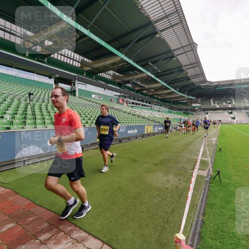 13.09.2026 - 21. swb-Marathon Bremen Michael Burmester http://msf.ph/oto/10299017 13.09.2026 10:35:29 Laufen im Stadion 10093, 10144, 10147, 10152, 10157, 10173, 10175, 10177, 10181, 10182, 10185, 10187, 10195, 10240, 10245, 10254, 10263, 10272, 10275, 10291, 10306, 10309, 10356, 10357, 10367, 10368, 10369, 10377, 10409, 10415, 10420, 10427, 10439, 10460, 10473, 10477, 10481, 10485, 10492, 10528, 10559, 10560, 10617, 10636, 10639, 10669, 10671, 10672, 10677, 10700, 10715, 10828, 10857, 10914, 10928, 11126, 11162, 11343, 11803, 11965, 10146, 10222 meine-sportfotos.de