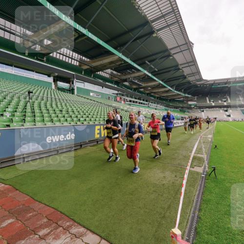 13.09.2026 - 21. swb-Marathon Bremen Michael Burmester http://msf.ph/oto/10299027 13.09.2026 10:35:35 Laufen im Stadion 10093, 10144, 10147, 10152, 10157, 10160, 10173, 10175, 10181, 10182, 10185, 10187, 10195, 10245, 10251, 10254, 10263, 10272, 10275, 10291, 10306, 10309, 10356, 10357, 10367, 10368, 10369, 10377, 10382, 10403, 10409, 10420, 10427, 10439, 10460, 10473, 10477, 10481, 10485, 10492, 10528, 10559, 10560, 10607, 10617, 10636, 10639, 10669, 10671, 10672, 10677, 10700, 10715, 10828, 10914, 10928, 11126, 11162, 11343, 11803, 11965, 10146, 10222 meine-sportfotos.de