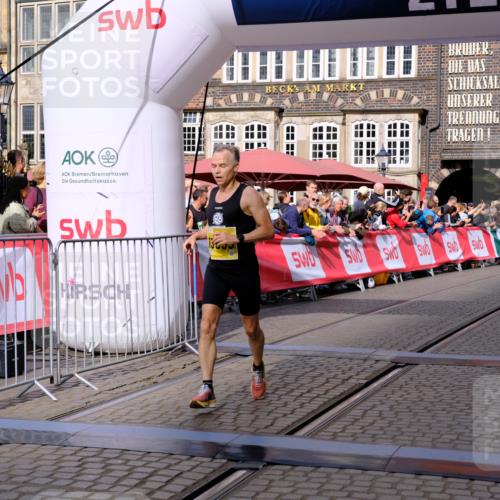 13.09.2026 - 21. swb-Marathon Bremen Tim E. http://msf.ph/oto/10299028 13.09.2026 10:38:05 Ziel 11083, 12538, 13535 meine-sportfotos.de