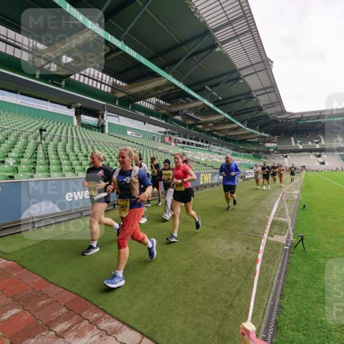 13.09.2026 - 21. swb-Marathon Bremen Michael Burmester http://msf.ph/oto/10299032 13.09.2026 10:35:36 Laufen im Stadion 10093, 10144, 10147, 10152, 10157, 10160, 10173, 10175, 10181, 10182, 10185, 10187, 10195, 10245, 10251, 10263, 10272, 10275, 10291, 10306, 10309, 10356, 10357, 10367, 10368, 10369, 10377, 10382, 10403, 10409, 10420, 10427, 10439, 10460, 10473, 10477, 10481, 10485, 10492, 10528, 10559, 10560, 10569, 10607, 10617, 10636, 10639, 10669, 10671, 10672, 10677, 10700, 10715, 10828, 10914, 10928, 11126, 11162, 11343, 11803, 11965, 10146, 10222 meine-sportfotos.de