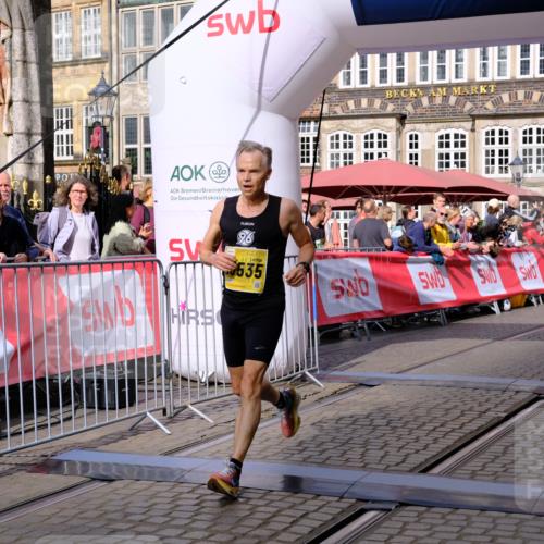 13.09.2026 - 21. swb-Marathon Bremen Tim E. http://msf.ph/oto/10299041 13.09.2026 10:38:05 Ziel 11083, 12538, 13535 meine-sportfotos.de