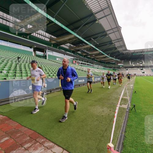 13.09.2026 - 21. swb-Marathon Bremen Michael Burmester http://msf.ph/oto/10299045 13.09.2026 10:35:37 Laufen im Stadion 10093, 10144, 10147, 10152, 10157, 10160, 10173, 10175, 10181, 10182, 10185, 10187, 10195, 10245, 10251, 10263, 10272, 10275, 10278, 10291, 10306, 10309, 10338, 10356, 10357, 10367, 10368, 10369, 10377, 10382, 10403, 10409, 10420, 10427, 10439, 10460, 10473, 10477, 10481, 10485, 10492, 10528, 10559, 10560, 10569, 10607, 10617, 10636, 10639, 10669, 10671, 10672, 10677, 10700, 10715, 10828, 10914, 10928, 11126, 11162, 11343, 11803, 11965, 10146, 10222 meine-sportfotos.de