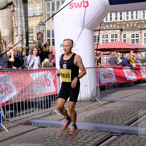 13.09.2026 - 21. swb-Marathon Bremen Tim E. http://msf.ph/oto/10299049 13.09.2026 10:38:05 Ziel 11083, 12538, 13535 meine-sportfotos.de