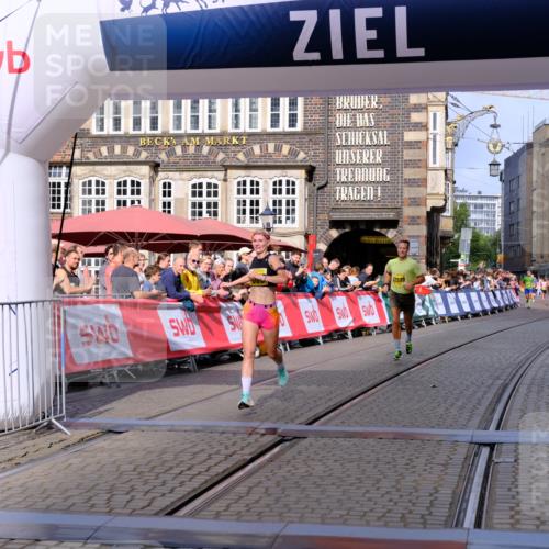 13.09.2026 - 21. swb-Marathon Bremen Tim E. http://msf.ph/oto/10299056 13.09.2026 10:38:10 Ziel 11083, 12538, 13535 meine-sportfotos.de