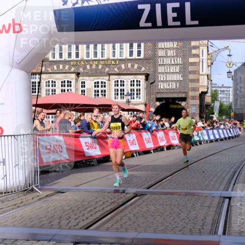 13.09.2026 - 21. swb-Marathon Bremen Tim E. http://msf.ph/oto/10299064 13.09.2026 10:38:10 Ziel 11083, 12538, 13535 meine-sportfotos.de