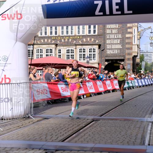 13.09.2026 - 21. swb-Marathon Bremen Tim E. http://msf.ph/oto/10299068 13.09.2026 10:38:10 Ziel 11083, 12538, 13535 meine-sportfotos.de