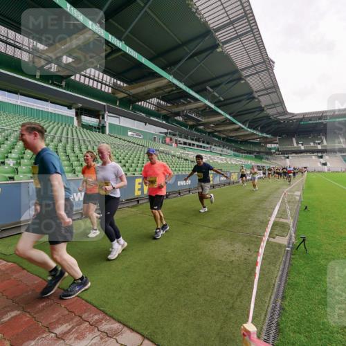 13.09.2026 - 21. swb-Marathon Bremen Michael Burmester http://msf.ph/oto/10299071 13.09.2026 10:35:44 Laufen im Stadion 10093, 10144, 10147, 10152, 10157, 10160, 10173, 10175, 10181, 10182, 10185, 10187, 10195, 10245, 10251, 10263, 10272, 10275, 10278, 10291, 10306, 10309, 10338, 10356, 10357, 10367, 10368, 10369, 10377, 10382, 10403, 10409, 10411, 10420, 10427, 10439, 10473, 10477, 10481, 10485, 10492, 10528, 10531, 10559, 10560, 10569, 10607, 10617, 10636, 10639, 10669, 10671, 10672, 10677, 10715, 10828, 10914, 10928, 11162, 11343, 11803, 11965, 10146, 10222 meine-sportfotos.de
