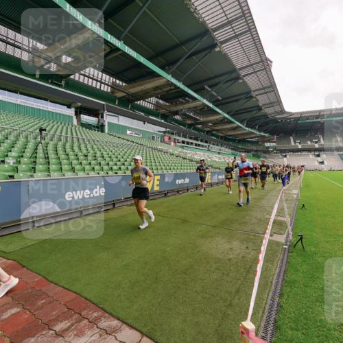 13.09.2026 - 21. swb-Marathon Bremen Michael Burmester http://msf.ph/oto/10299082 13.09.2026 10:35:49 Laufen im Stadion 10093, 10144, 10147, 10152, 10157, 10160, 10173, 10175, 10181, 10182, 10185, 10187, 10195, 10245, 10251, 10263, 10272, 10275, 10278, 10291, 10306, 10309, 10338, 10356, 10357, 10367, 10368, 10369, 10377, 10382, 10403, 10409, 10411, 10420, 10427, 10429, 10439, 10473, 10477, 10481, 10485, 10492, 10528, 10531, 10559, 10560, 10569, 10607, 10617, 10636, 10639, 10669, 10671, 10672, 10677, 10715, 10928, 11162, 11343, 11803, 11965, 10146, 10222 meine-sportfotos.de